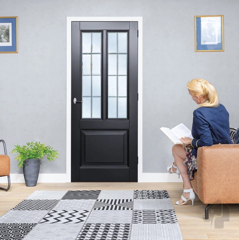 classic-black-aerdenhout-met-blank-facetglas