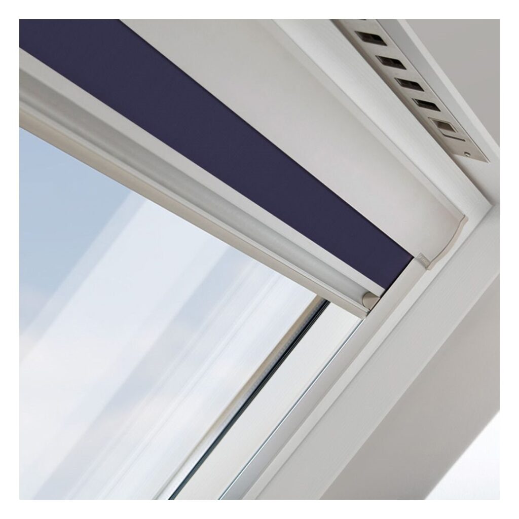 verduisterend-rolgordijn-051-marineblauw-fakro-arf-