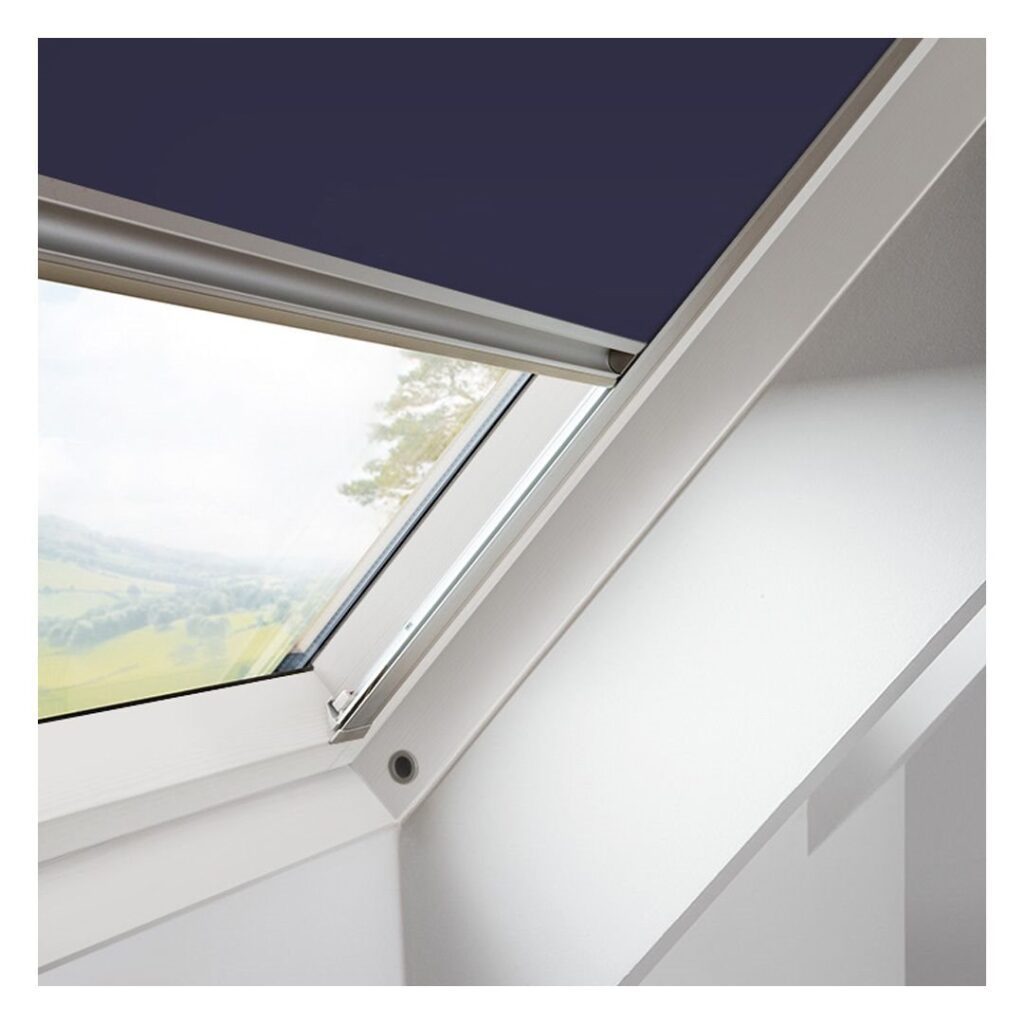 verduisterend-rolgordijn-051-marineblauw-fakro-arf-