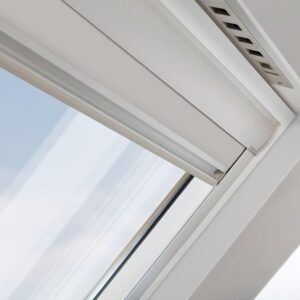 verduisterend-rolgordijn-055-lichtgrijs-fakro-arf